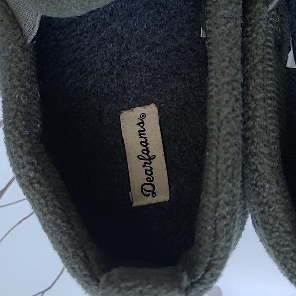 Kids Bundle Dearfoam Slippers Columbia Gloves - Picture 3 of 4